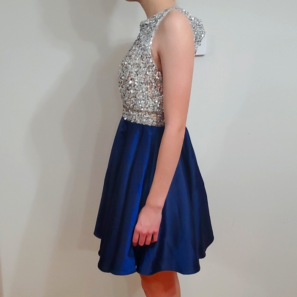 Formal Dress - Picture 2 of 5